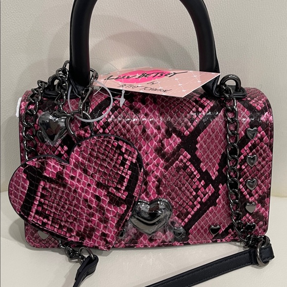 Betsey Johnson Pink & Black " Snakeskin" Crossbody Bag with Heart Charm - Picture 2 of 5